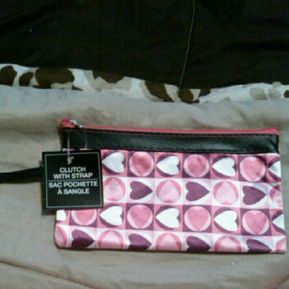 ONLY 1 LEFT* NEW* Cute pink Heart clutch makeup bag